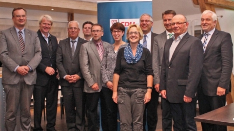 Der alte und neue geschäftsführende Stadtverbandsvorstand mit Gästen 