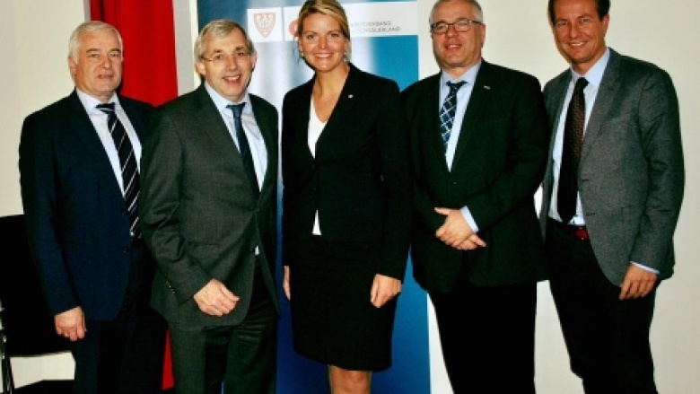 Schmallenbergs Bürgermeister Bernhard Halbe, Klaus Kaiser MdL, Christina Schulze-Föcking MdL, CDU-Stadtverbandsvorsitzender Hans-Georg Bette und CDU-Kreisverbandsvorsitzender Matthias Kerkhoff MdL am 22.11.2016 in Bad Fredeburg Schmallenbergs Bürgermeister Bernhard Halbe, Klaus Kaiser MdL, Christina Schulze-Föcking MdL, CDU-Stadtverbandsvorsitzender Hans-Georg Bette und CDU-Kreisverbandsvorsitzender Matthias Kerkhoff MdL am 22.11.2016 in Bad Fredeburg