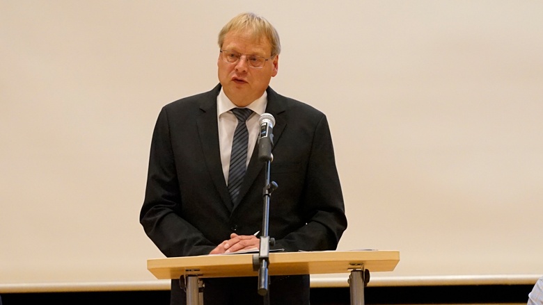 Burkhard König bei seiner Bewerbungsansprache. Burkhard König bei seiner Bewerbungsansprache.