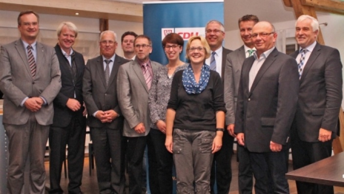 Der alte und neue geschäftsführende Stadtverbandsvorstand mit Gästen 