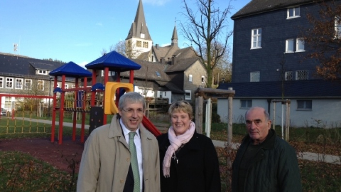 Klaus Kaiser MdL, Huberta Sasse (CDU-Ortsverband Fleckenberg) und Alfred Schmidt (Ortsvorsteher Fleckenberg)