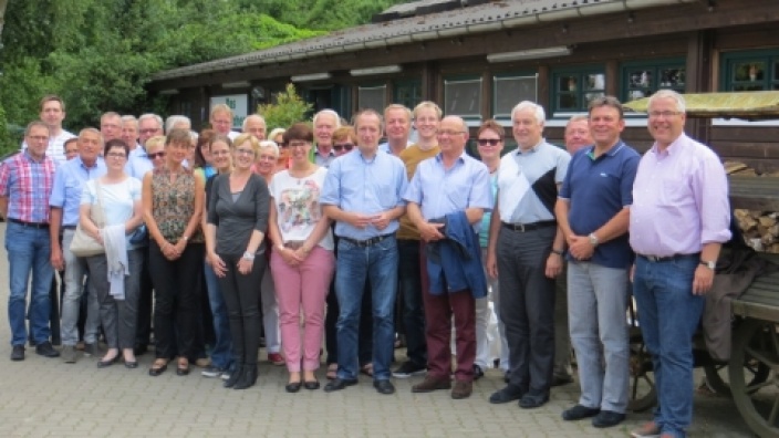 Gruppenbild der Teilnehmer der CDU-Fahrt mit Oliver Wittke MdB (Mitte) in Gelsenkirchen-Resse