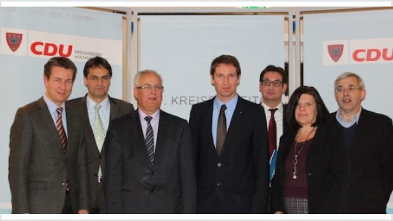 Dr. Karl Schneider nach seiner Nominierung mit Mitgliedern des Kreisverbandsvorstands am 25. November 2013 in Oeventrop Dr. Karl Schneider nach seiner Nominierung mit Mitgliedern des Kreisverbandsvorstands am 25. November 2013 in Oeventrop