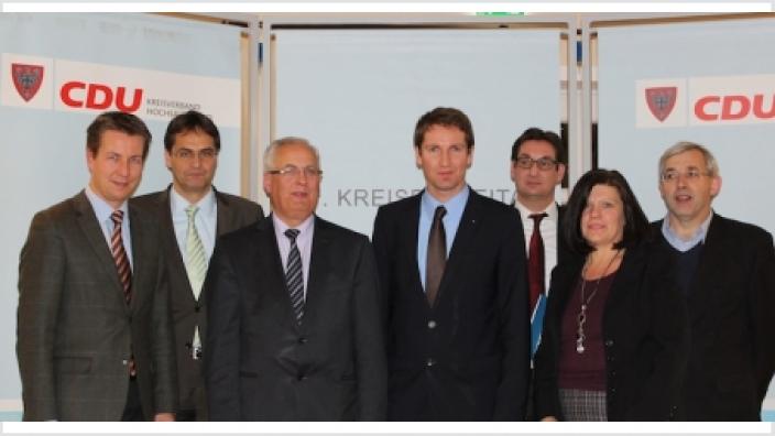 Dr. Karl Schneider nach seiner Nominierung mit Mitgliedern des Kreisverbandsvorstands am 25. November 2013 in Oeventrop